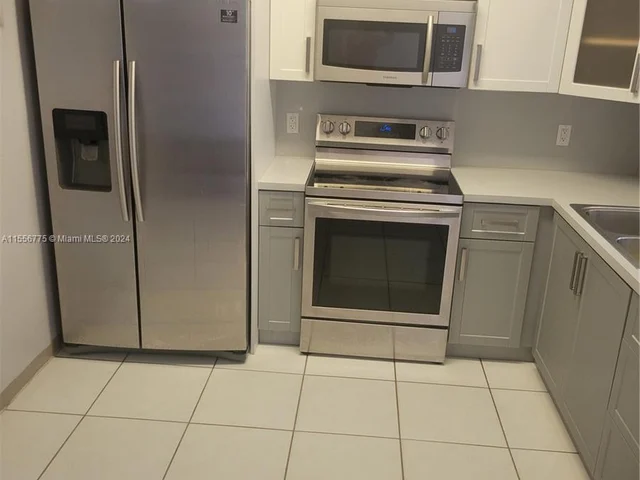 1580 NE 141st St, North Miami FL 33161