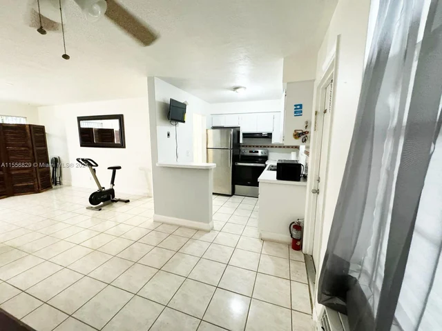 7401 Pines Blvd # 106, Pembroke Pines FL 33024