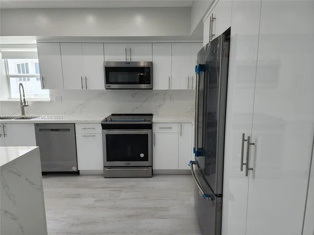 5001 Collins Ave # 12A, Miami Beach FL 33140