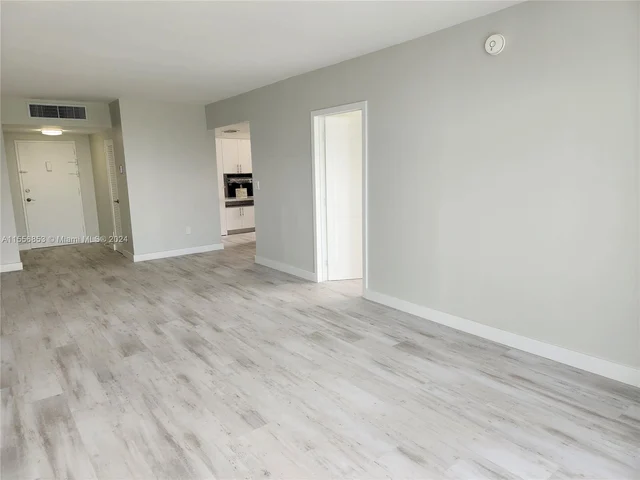 5001 Collins Ave # 12A, Miami Beach FL 33140