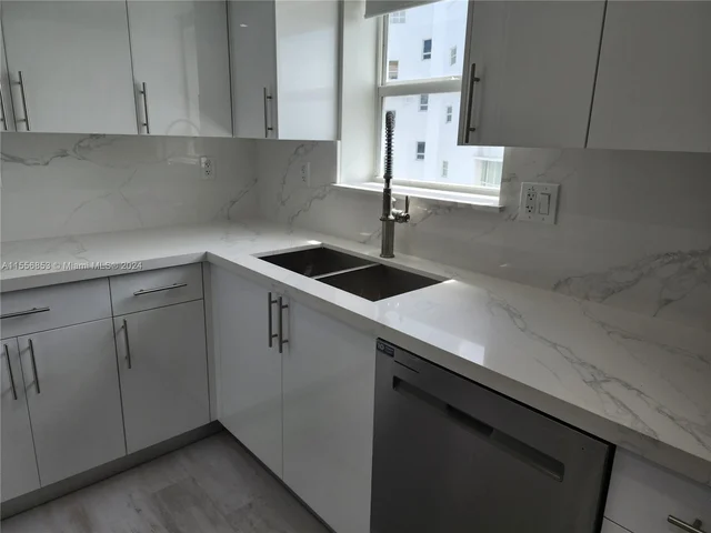 5001 Collins Ave # 12A, Miami Beach FL 33140