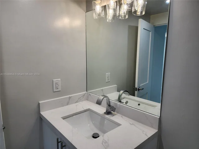 5001 Collins Ave # 12A, Miami Beach FL 33140