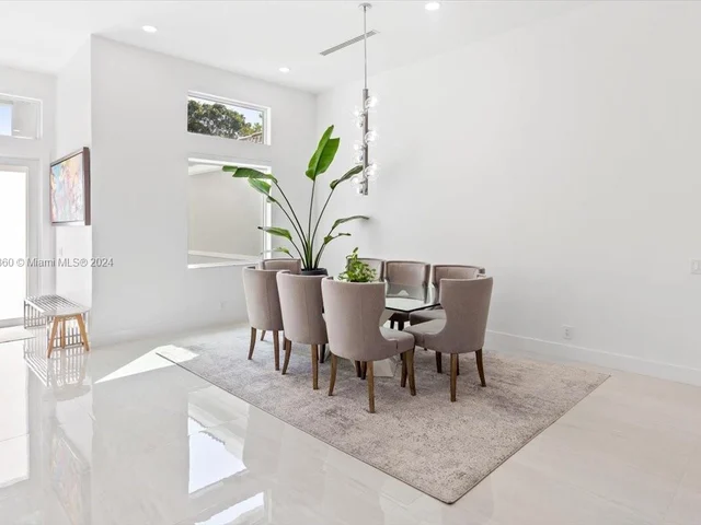 3847 Crestwood Cir, Weston FL 33331