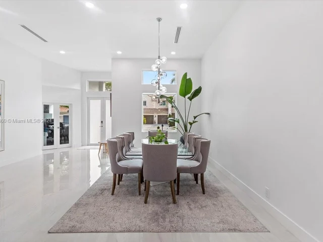 3847 Crestwood Cir, Weston FL 33331