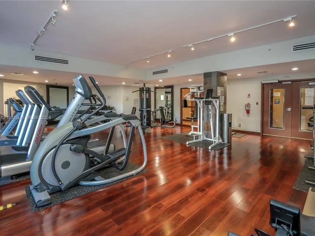 3300 NE 191st St # 701, Aventura FL 33180