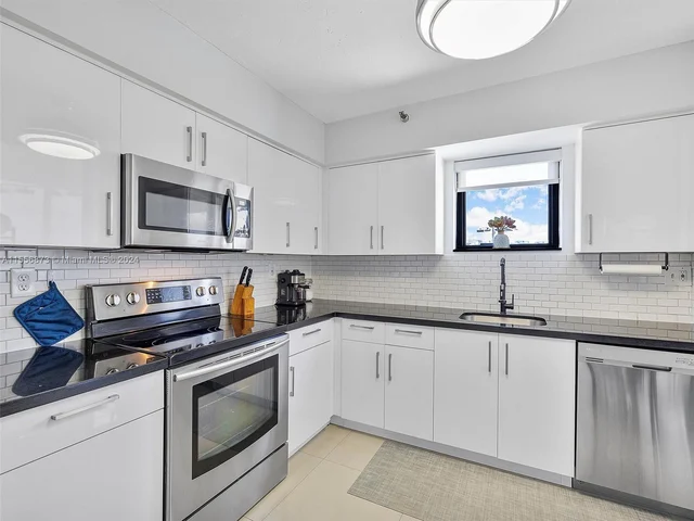 3300 NE 191st St # 701, Aventura FL 33180