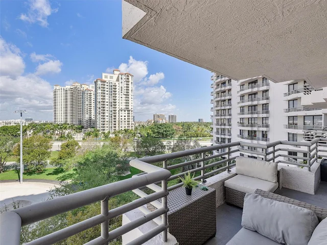 3300 NE 191st St # 701, Aventura FL 33180