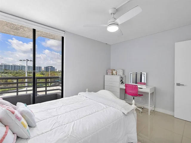 3300 NE 191st St # 701, Aventura FL 33180