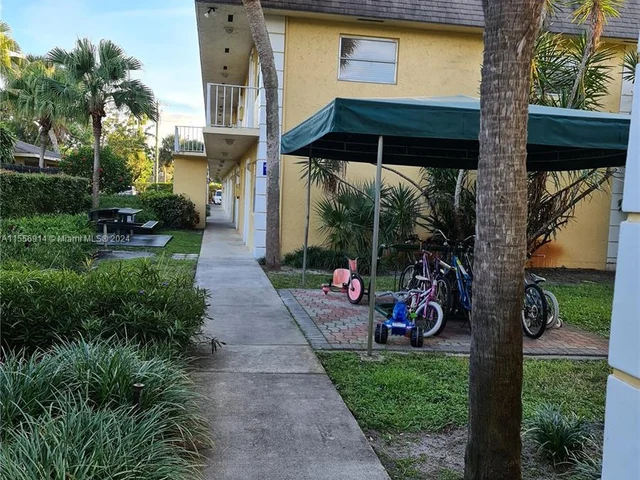 5162 NE 6th Ave # 306, Oakland Park FL 33334