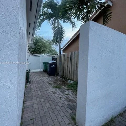 8811 NW 178th Ln, Hialeah FL 33018