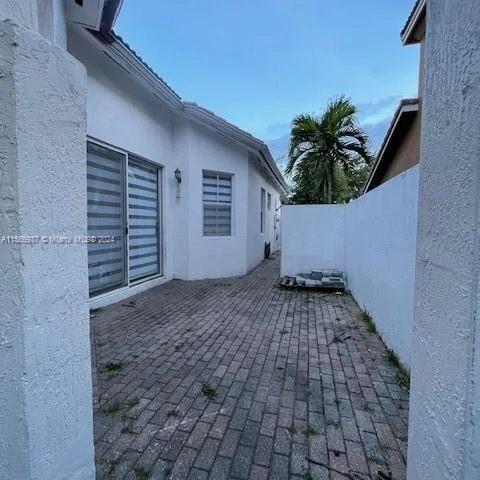 8811 NW 178th Ln, Hialeah FL 33018