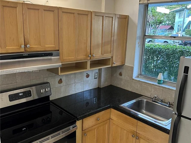 1801 S Treasure Dr # 102, North Bay Village FL 33141