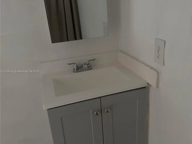 1801 S Treasure Dr # 102, North Bay Village FL 33141