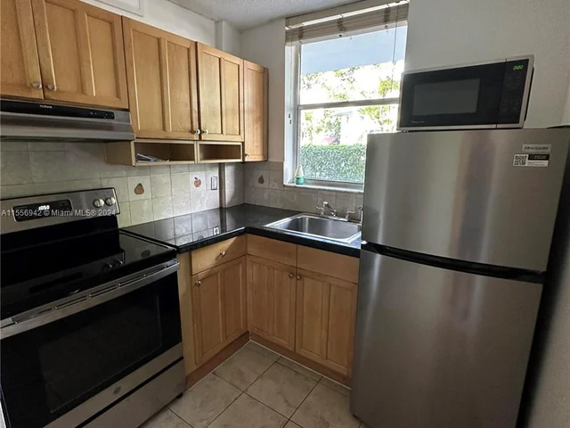 1801 S Treasure Dr # 102, North Bay Village FL 33141