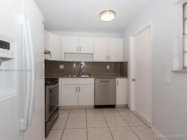 14180 SW 84th St # G, Miami FL 33183