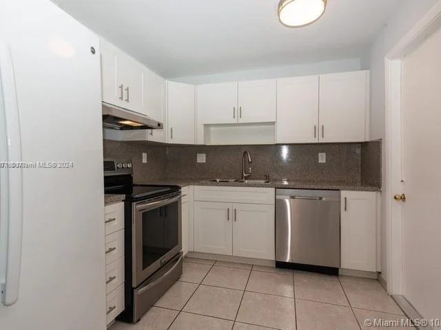 14180 SW 84th St # G, Miami FL 33183