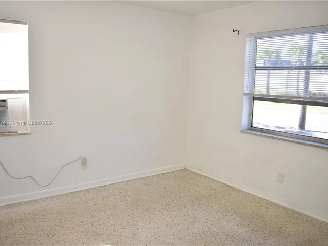 43 SW 10th St # 2W, Dania Beach FL 33004