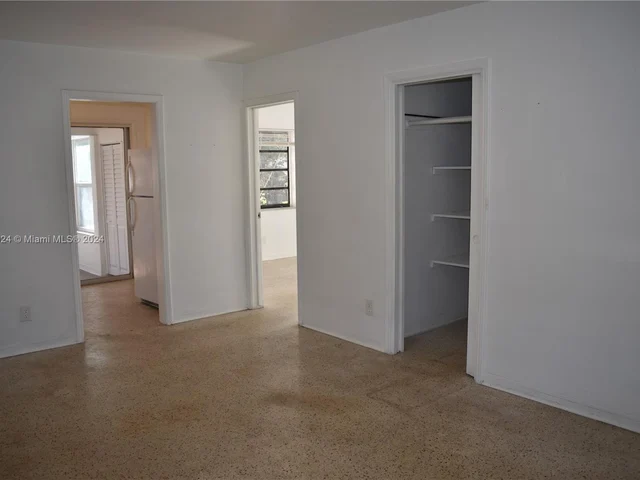 43 SW 10th St # 2W, Dania Beach FL 33004