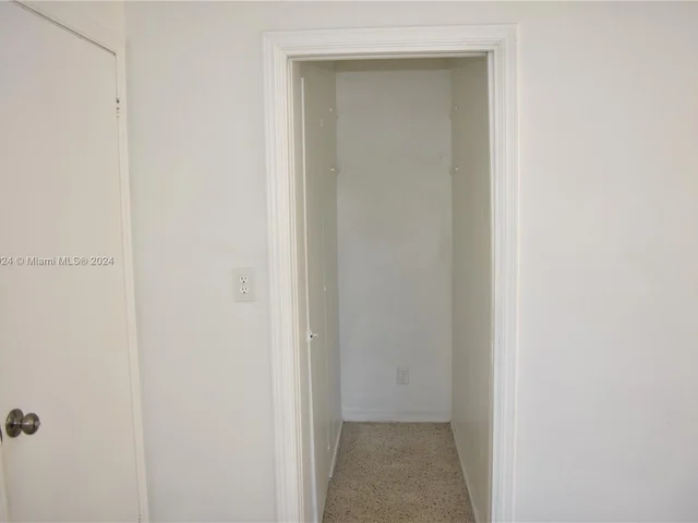 43 SW 10th St # 2W, Dania Beach FL 33004