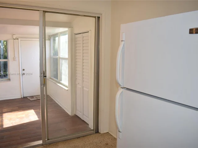 43 SW 10th St # 2W, Dania Beach FL 33004