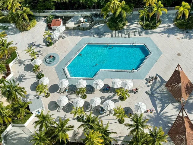 100 Bayview Dr, Sunny Isles Beach FL 33160