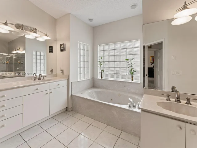 460 NW 110th Ave, Plantation FL 33324