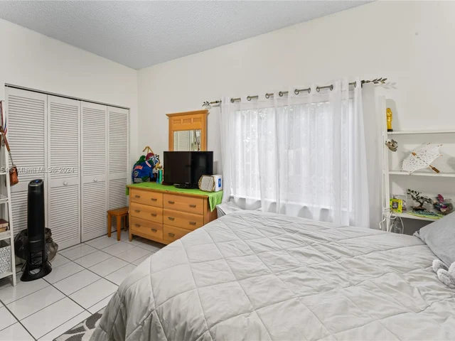 460 NW 110th Ave, Plantation FL 33324