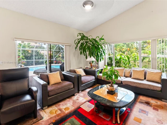 460 NW 110th Ave, Plantation FL 33324