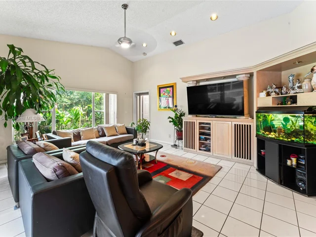 460 NW 110th Ave, Plantation FL 33324