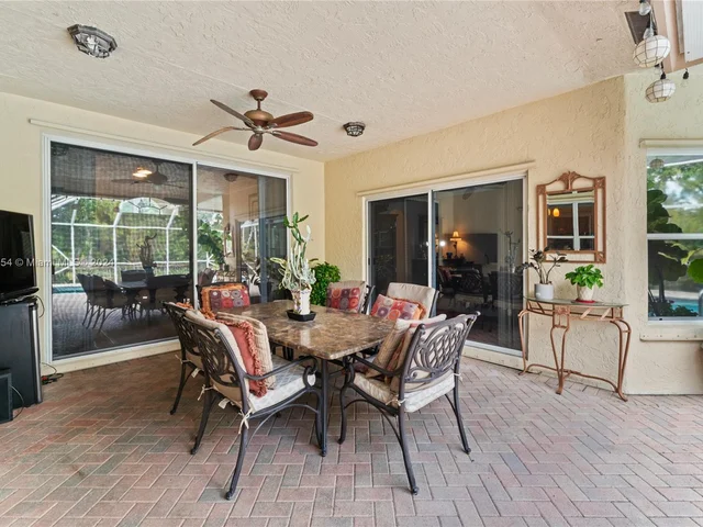 460 NW 110th Ave, Plantation FL 33324