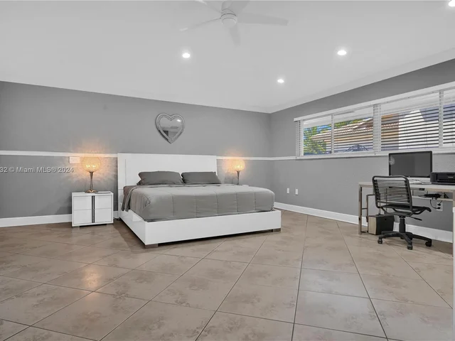 10045 SW 124th St, Miami FL 33176