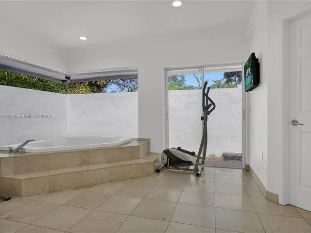 10045 SW 124th St, Miami FL 33176