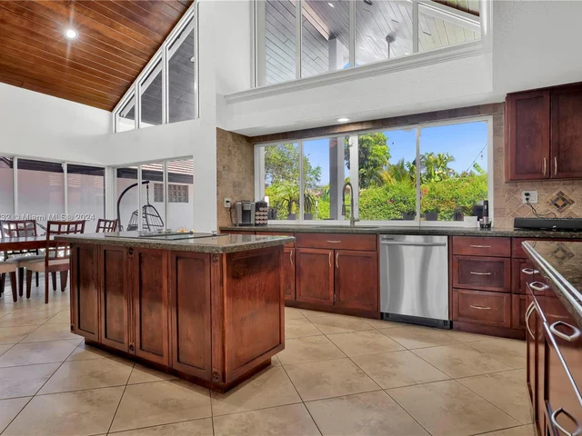 10045 SW 124th St, Miami FL 33176