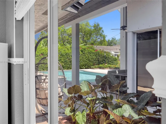 10045 SW 124th St, Miami FL 33176