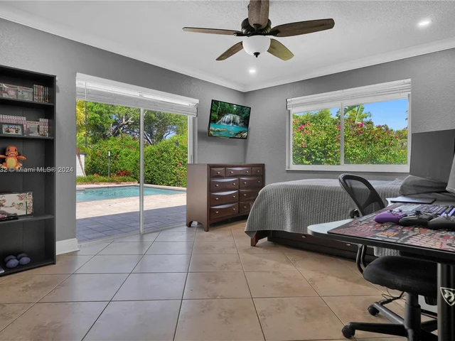 10045 SW 124th St, Miami FL 33176