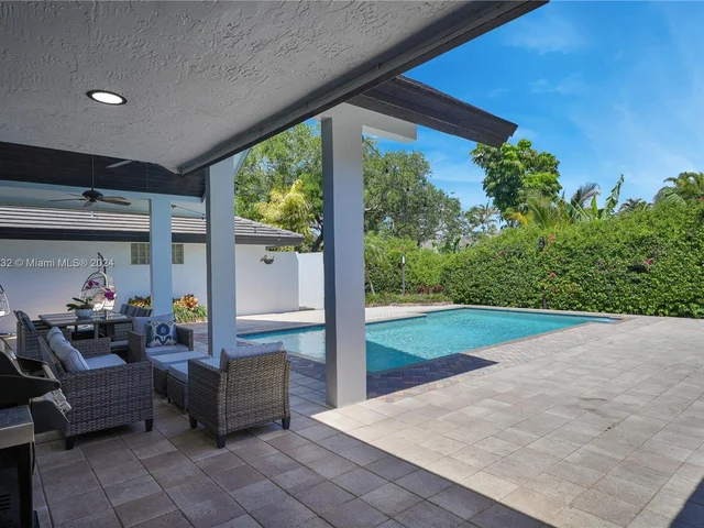 10045 SW 124th St, Miami FL 33176