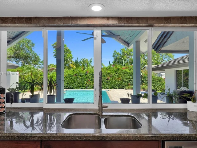 10045 SW 124th St, Miami FL 33176