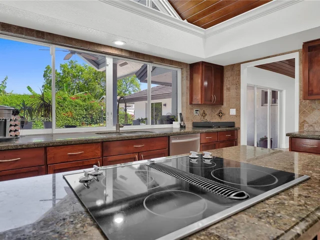 10045 SW 124th St, Miami FL 33176