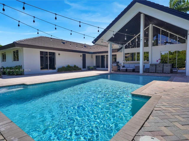 10045 SW 124th St, Miami FL 33176