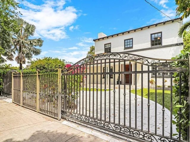 111 SW 29th Rd, Miami FL 33129