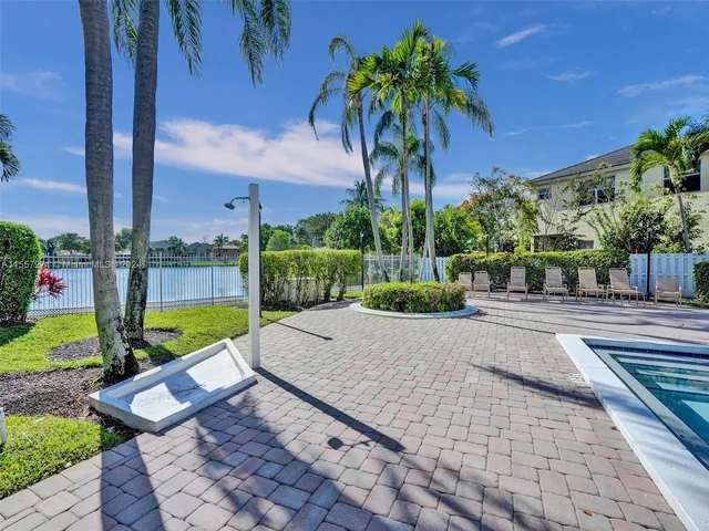 9841 NW 9th Ct, Plantation FL 33324