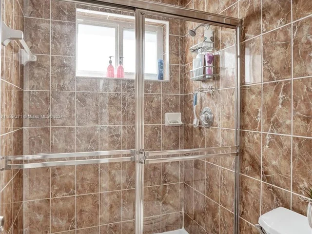 9841 NW 9th Ct, Plantation FL 33324