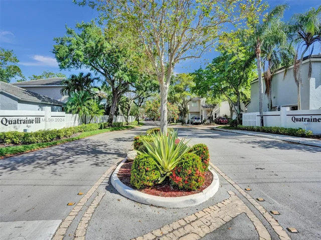 9841 NW 9th Ct, Plantation FL 33324