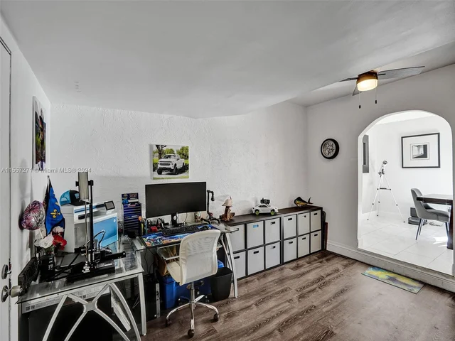 9841 NW 9th Ct, Plantation FL 33324