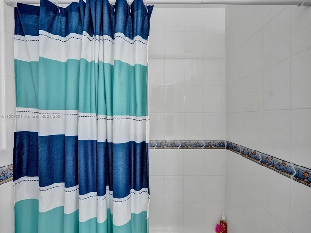 9841 NW 9th Ct, Plantation FL 33324