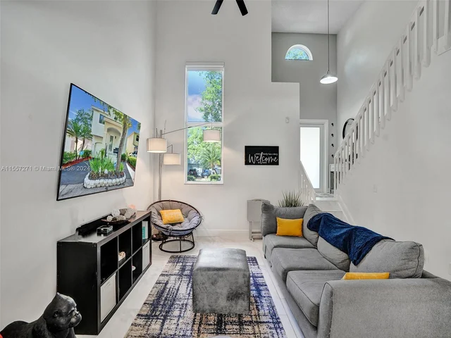 9841 NW 9th Ct, Plantation FL 33324