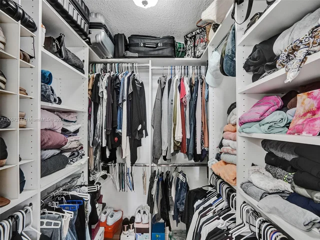 9841 NW 9th Ct, Plantation FL 33324