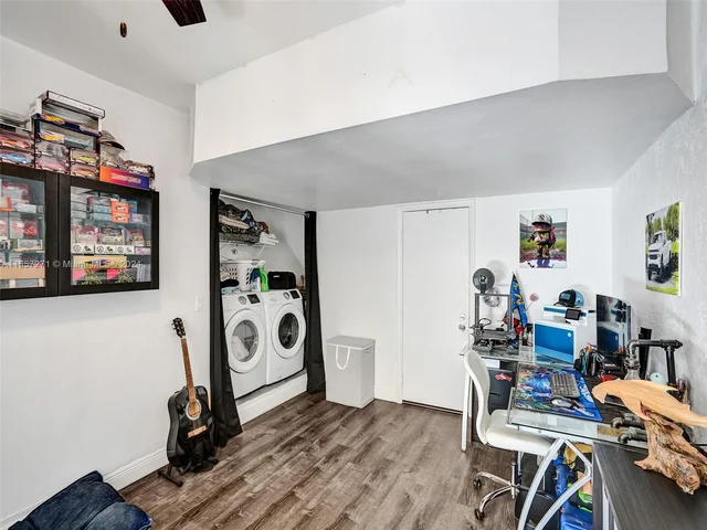 9841 NW 9th Ct, Plantation FL 33324