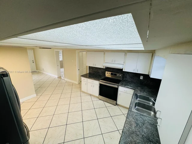 7880 Grand Canal Dr # 1, Miami FL 33144