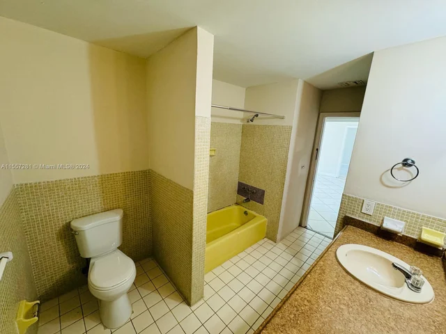 7880 Grand Canal Dr # 1, Miami FL 33144